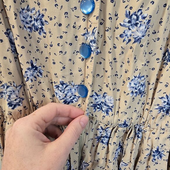Vintage S.L. Petites Romper Size 12 Beige With Blue Flowers Pockets - Picture 4 of 12